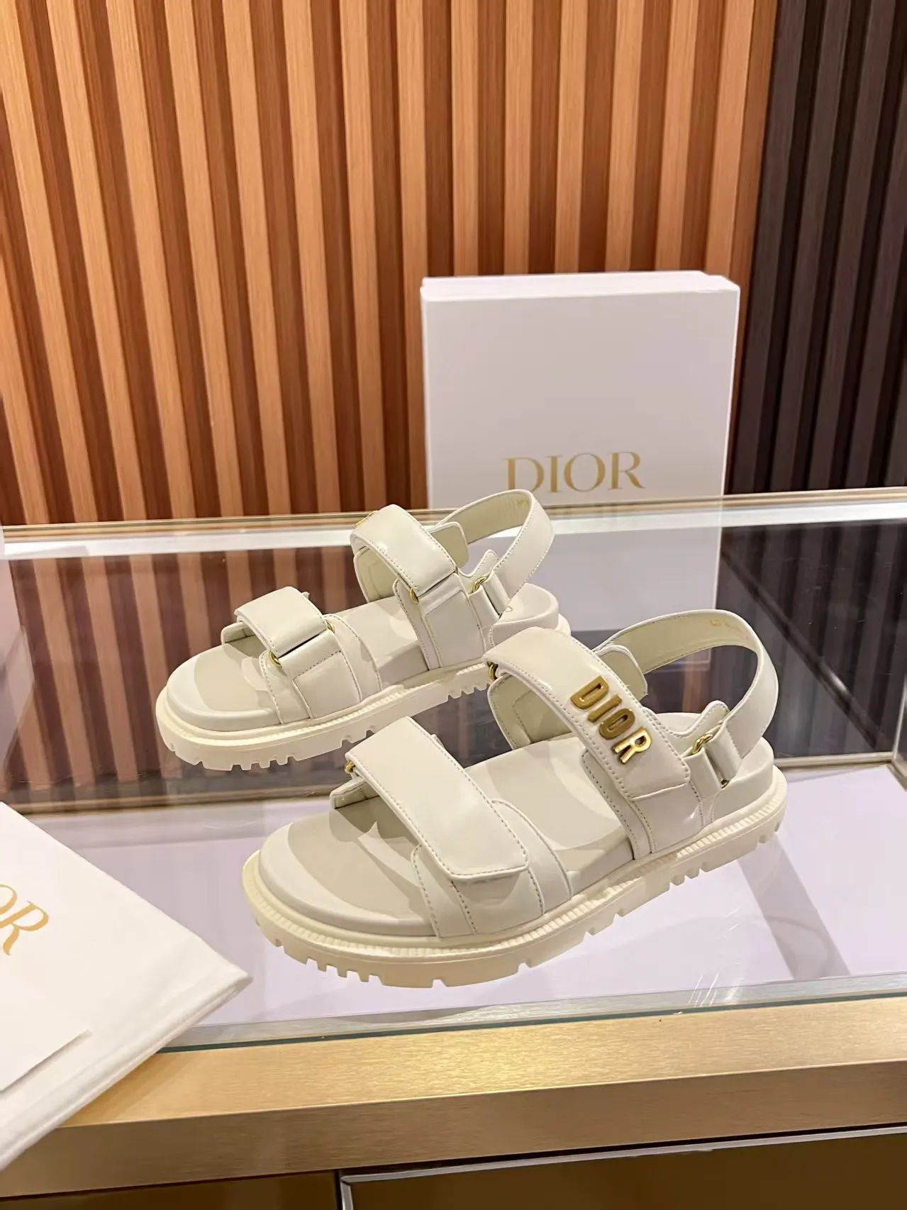 👟👟Ex-factory price 480👟👟 Dior classic popular sandals Step into the fashion territory of Dior slippers and encounter the ultimate fusion of elegance and comfort. The upper is engraved with the Christian Dior Paris logo using exquisite embroidery technology. The delicate stitching tells the brand's profound heritage and is fully recognizable.   Made of high-quality materials, it feels soft and fits your feet, as if it is a gentle care tailor-made for your feet. The sole is carefully designed and engraved with Christian Dior's lucky star symbol. It is not only a beautiful embellishment, but also provides reliable grip, making every step steady and secure.   It has a simple design and is easy to put on and take off. Whether it is a lazy weekend or a pleasant vacation, it can be easily adapted. Whether paired with casual shorts, casual jeans, or an elegant dress, Dior slippers can instantly enhance the overall style and show a casual fashion attitude.   Dior slippers, in the name of fashion, inject luxurious charm into your life and accompany you with every step you take with confidence and elegance. Material: Fine genuine cowhide upper, outsole, TPR, non-slip and wear-resistant, code number: 35-41 (42 customized)